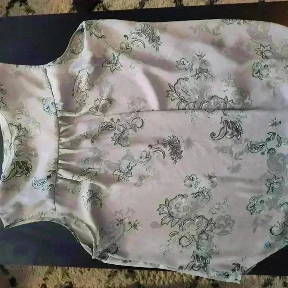 Torrid sleeveless light weight top size 0X #122 - Picture 3 of 3